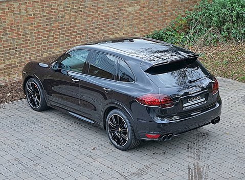 Porsche Cayenne GTS 8