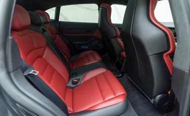 Porsche Taycan Turbo S Cross Turismo 14