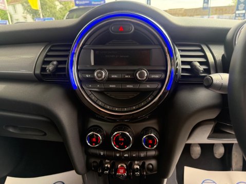 Mini Hatch 1.5 Cooper Euro 6 (s/s) 3dr 17