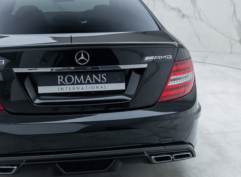 Mercedes-Benz C63 AMG BLACK SERIES 29