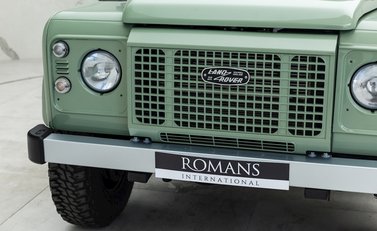 Land Rover Defender 110 Heritage 22