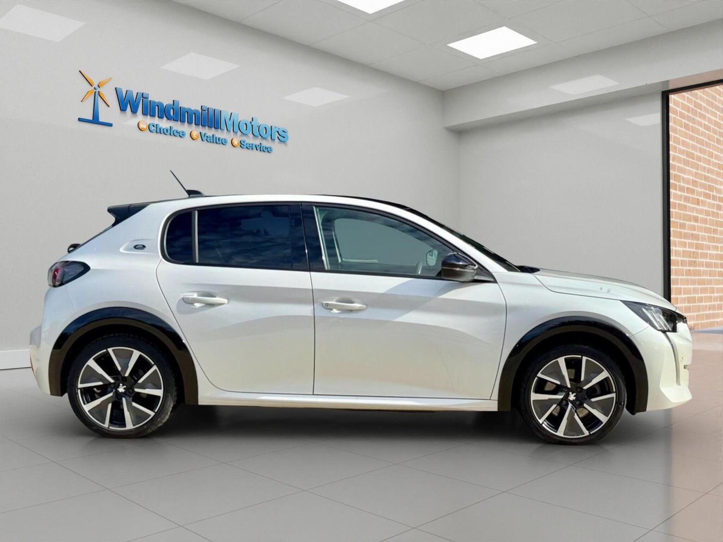 2020 Peugeot e-208 — image 3