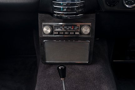 Aston Martin DB6 Mark II 22