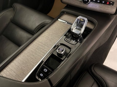 Volvo XC90 2.0h T8 Recharge 18.8kWh Ultimate Bright Auto 4WD Euro 6 (s/s) 5dr 21