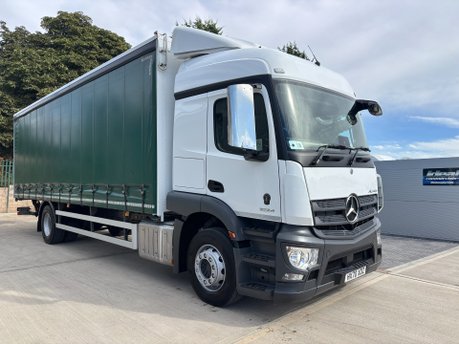 Mercedes-Benz Actros 1824L Streamspace with 8.6m Body & Tail Lift