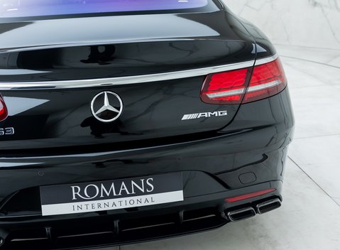 Mercedes-Benz S Class S63 AMG Coupe 27