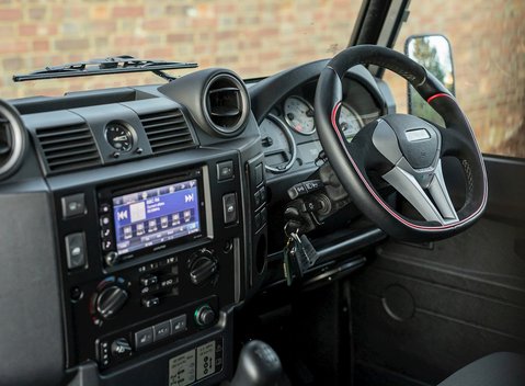 Land Rover Defender 90 XS URBAN TRUCK Carbon Edition 16