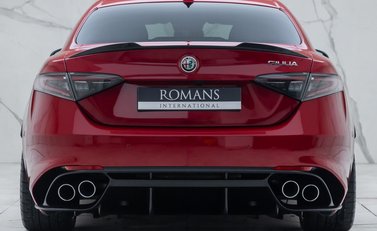 Alfa Romeo Giulia QUADRIFOGLIO 8