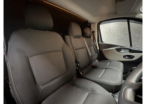 Nissan NV300 1.6 dCi 1.2t Acenta Panel Van 5dr Diesel Manual L2 H1 Euro 6 (120 ps) 30
