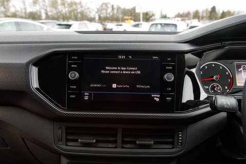 Volkswagen T-Cross SE TSI DSG 25