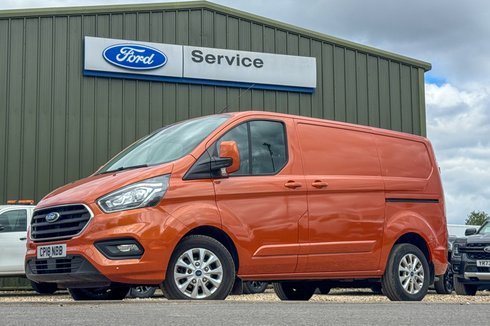 Ford Transit Custom SWB L1H1 Low Roof Limited 300 Air Con Alloys Sensors EURO 6 NO VAT