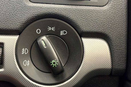 Skoda Octavia 1.4 TSI Elegance Hatchback 5dr Petrol DSG Euro 4 (122 ps) 37