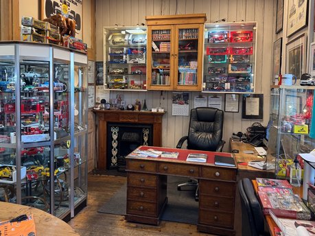 Classic Chrome's Shop ready for Christmas! 5