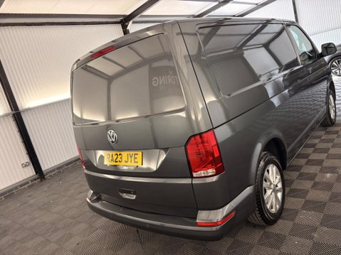 Volkswagen Transporter 2.0 TDI T30 Highline DSG FWD SWB Euro 6 (s/s) 5dr 39