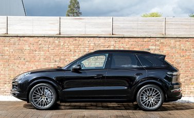 Porsche Cayenne Turbo (New Model) 2