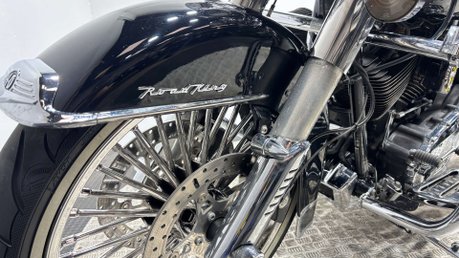 Harley-Davidson Touring 1690 FLHRC ROADKING CLASSIC 2012 TO MANY EXTRAS 21' WHEEL 25