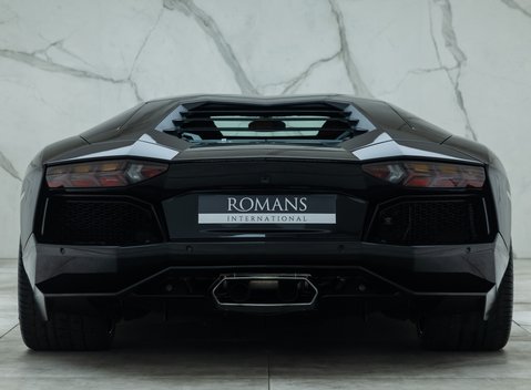 Lamborghini Aventador LP 700-4 8