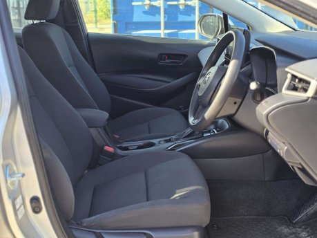 Toyota Corolla 1.8 VVT-h Design Touring Sports 5dr Petrol Hybrid CVT Euro 6 (s/s) (122 ps) 17