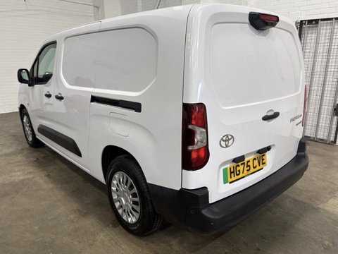 Toyota Proace City L2 ICON 8
