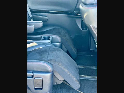 Toyota Vellfire Golden Eyes II Edition 32