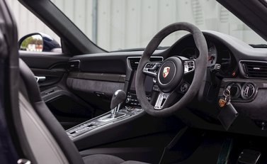 Porsche 911 Targa 4 GTS (991.2) 13