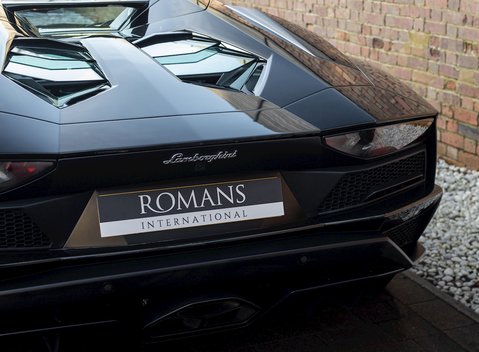 Lamborghini Aventador S LP740-4 Roadster 26