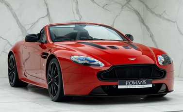 Aston Martin V12 Vantage S Roadster 11