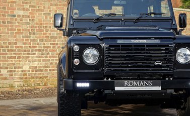 Land Rover Defender T40 6