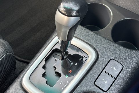 Toyota Hilux Invincible 4WD D-4D Double Cab Pickup 33