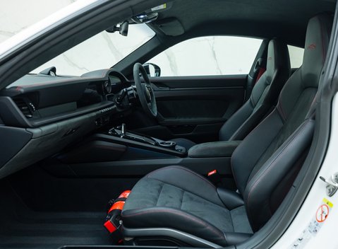 Porsche 911 Carrera 4 GTS (992) 17