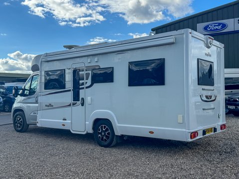Elddis Majestic 254 2 Belt|4 Berth|Transverse Island Bed|Kitchen|Bathroom|Large Fridge Freezer 42