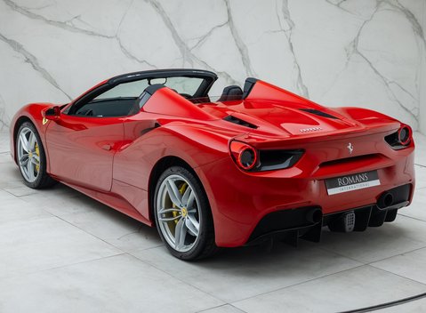 Ferrari 488 SPIDER 15