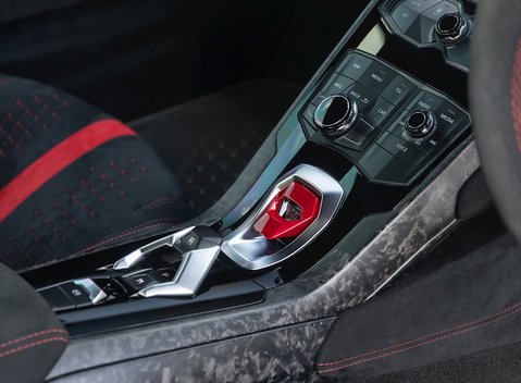 Lamborghini Huracan LP640-4 Performante 17