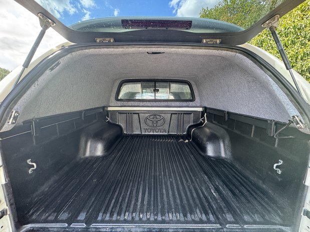 Toyota Hilux Invincible X | Auto | 2.8 LT | Double Cab | Sensors | EURO 6 | NO VAT 10