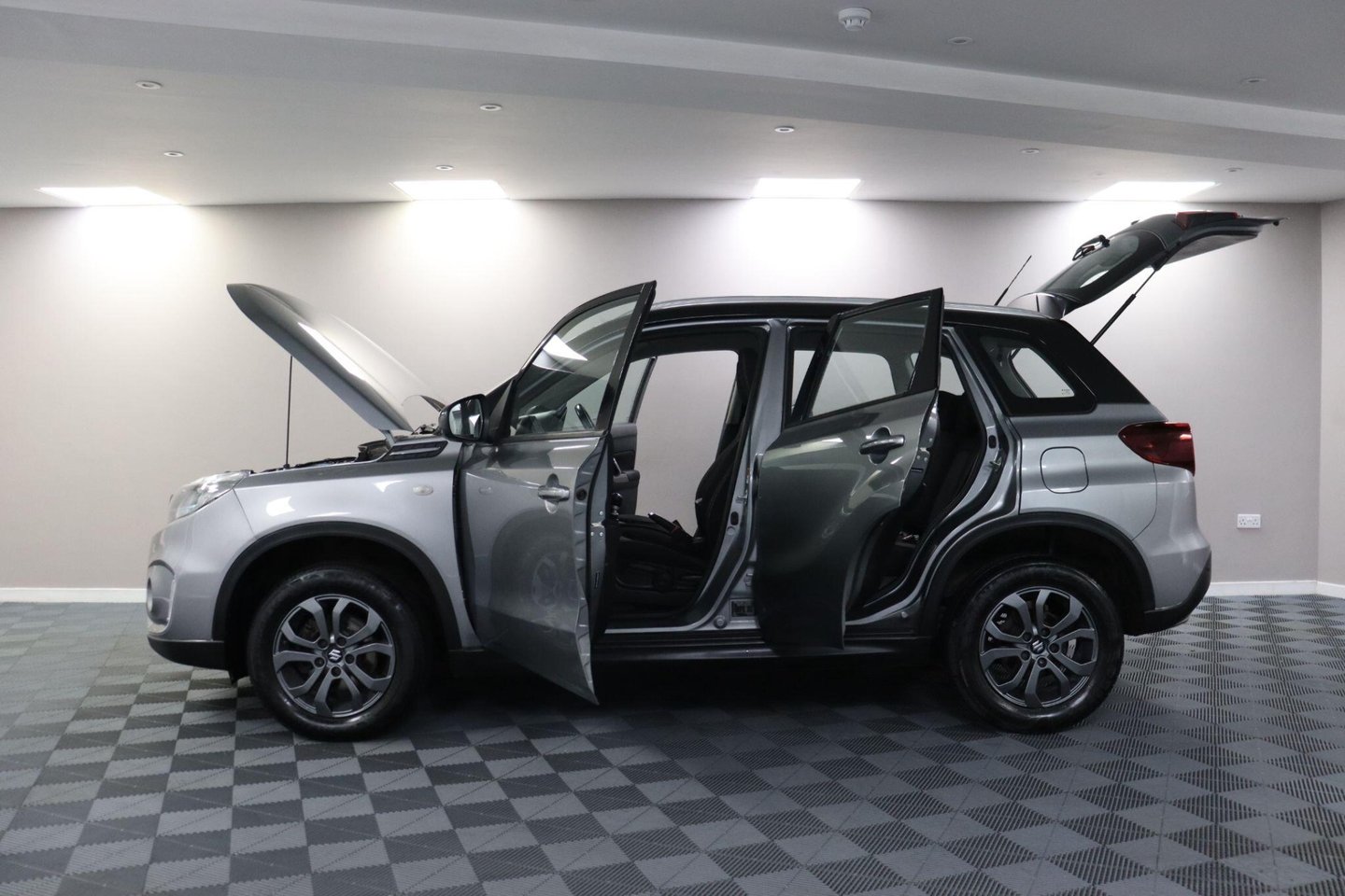 2021 Suzuki Vitara — image 5