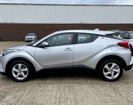 Toyota C-HR 1.8 C-HR Icon HEV CVT 5dr 11