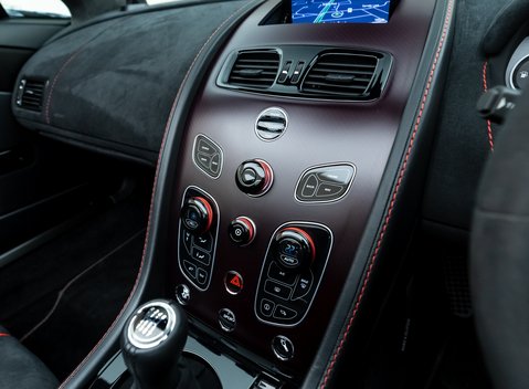 Aston Martin V12 Vantage S Roadster 23