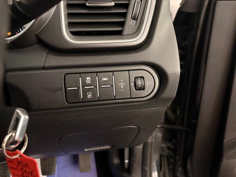 Kia Ceed 1.5 T-GDi 2 Euro 6 (s/s) 5dr Non-ADAP 28