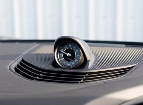 Porsche Taycan Turbo S 19