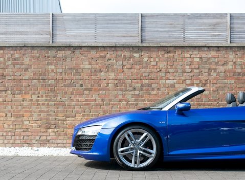 Audi R8 V10 Spyder 23