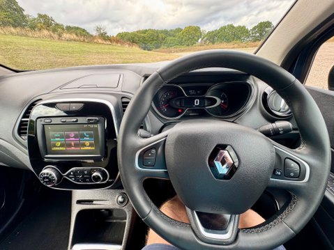 Renault Captur ICONIC TCE 20