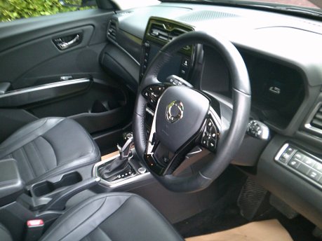 SsangYong Tivoli ULTIMATE ONLY 20,000 MILES FROM NEW 3