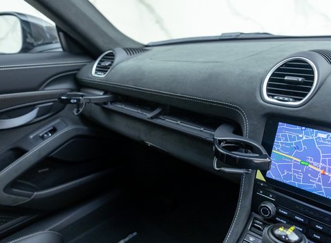 Porsche Cayman GT4 RS (718) 31