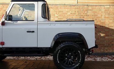 Land Rover Defender 90 Bowler Edition 20