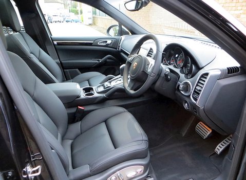 Porsche Cayenne S Hybrid 8