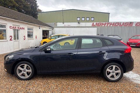 Volvo V40 T2 ES.. 12 SERVICES INCLUDING CAMBELT.. BLUETOOTH.. A/C.. PARKING SENSORS. 2