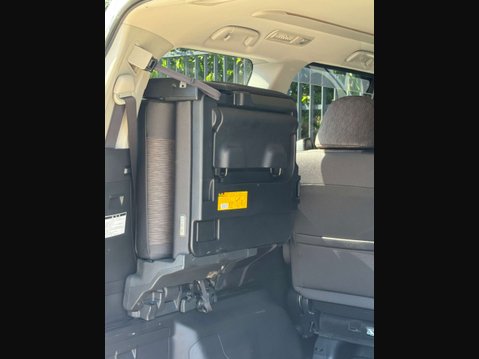 Toyota Alphard Hybrid 61