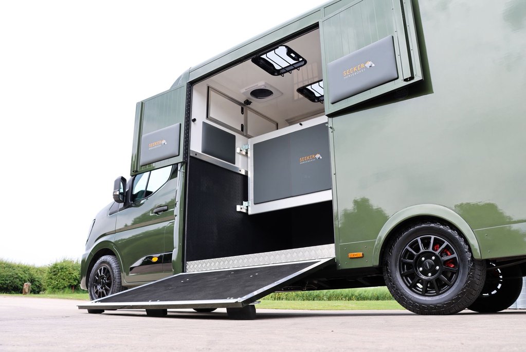 Renault Master BRAND NEW 3.5 TON STALLION BUILD EXTREME HEAVY DUTY HORSEBOX FROM SEEKER  9