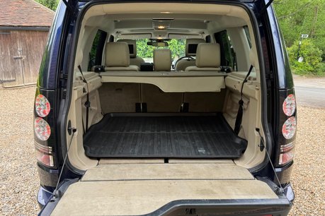 Land Rover Discovery 3.0 SD V6 HSE Luxury SUV 5dr Diesel Auto 4WD Euro 6 (s/s) (256 bhp) 64