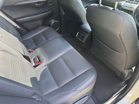 Lexus NX 2.5 NX 300h Takumi CVT 4WD 5dr 39
